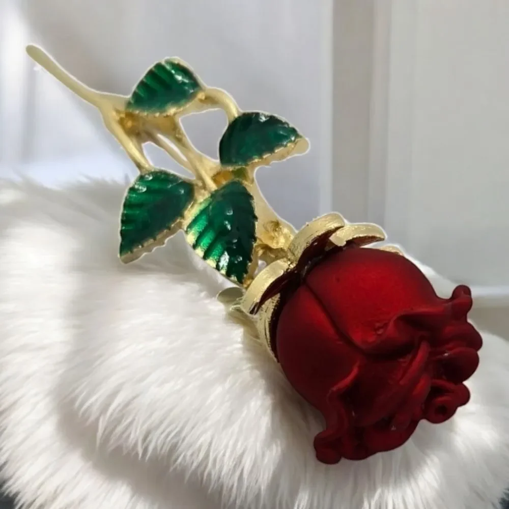 Elegant Red Rose Brooch 3D Gold Pin Romantic Love Girlfriend Wife Gift Timeless